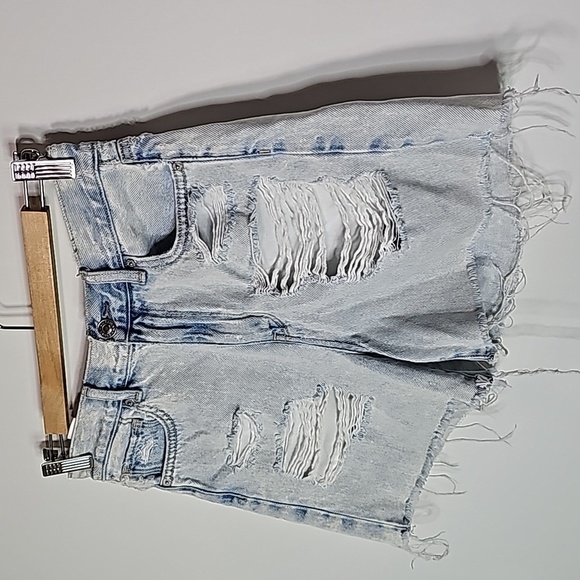 American Eagle light wash distressed style size 2 mom high rise jean shorts - Picture 2 of 7
